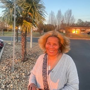 Meet your Posher, Crystal